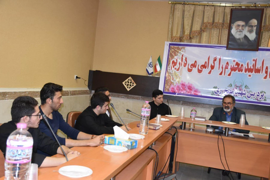 جلسه پرسش و پاسخ نمایندگان دانشجویان با دکتر بیغمی