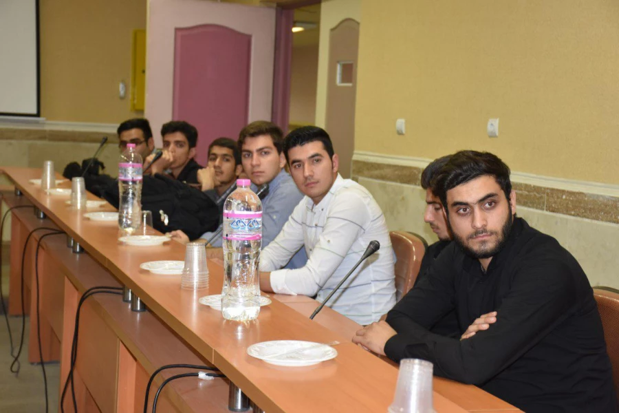 جلسه پرسش و پاسخ نمایندگان دانشجویان با دکتر بیغمی