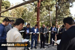 تلاوت قرآن مجید بر سر مزار شهید گمنام