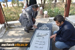 تلاوت قرآن مجید بر سر مزار شهید گمنام