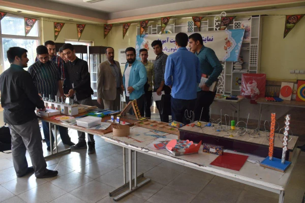 نمایشگاه دست سازه های آموزش ریاضی