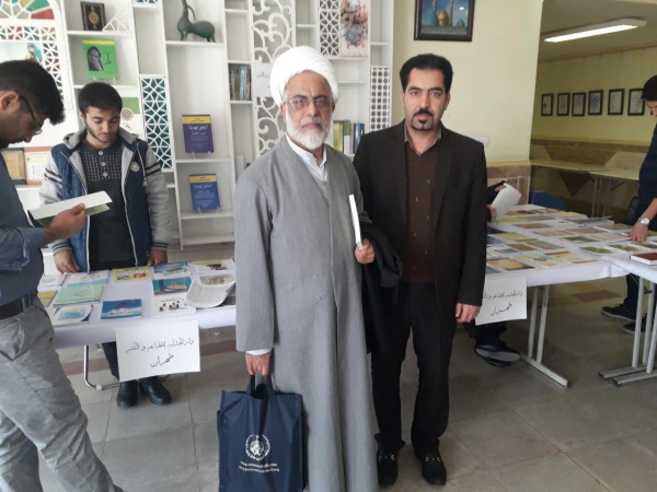 برپایی نمایشگاه زبان و ادبیات عرب به مناسبت هفته پژوهش