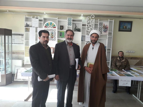 برپایی نمایشگاه زبان و ادبیات عرب به مناسبت هفته پژوهش