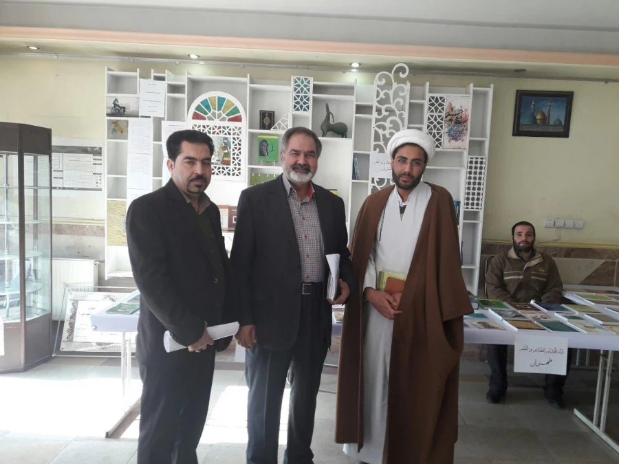 برپایی نمایشگاه زبان و ادبیات عرب به مناسبت هفته پژوهش