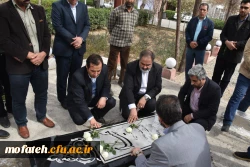 حضور شهردار ناحیه 5 و همکارانشان بر سر مزار شهید گمنام