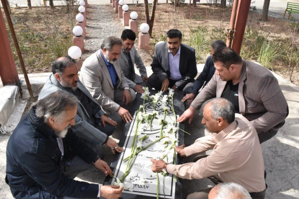 کاشت درخت در بوستان شهید