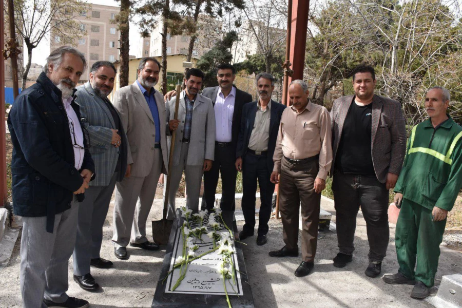 کاشت درخت در بوستان شهید