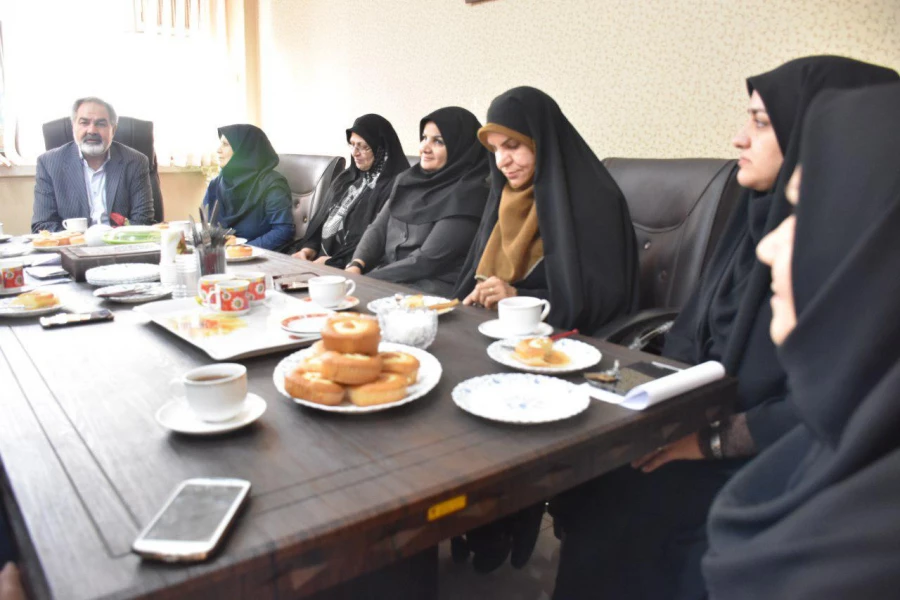 گرامیداشت روز زن و مادر