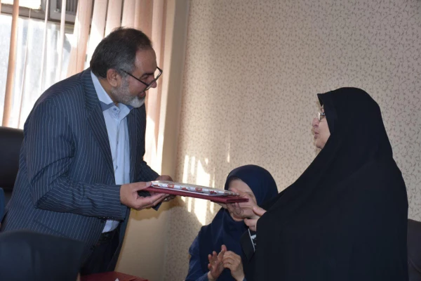 گرامیداشت روز زن و مادر