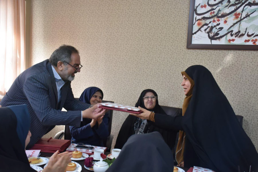 گرامیداشت روز زن و مادر