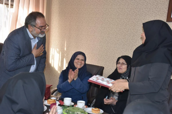 گرامیداشت روز زن و مادر