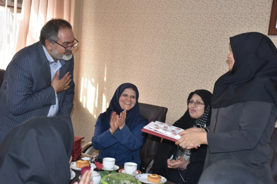 گرامیداشت روز زن و مادر