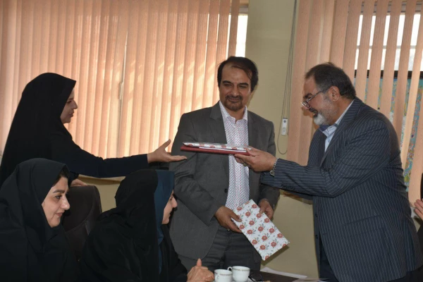 گرامیداشت روز زن و مادر