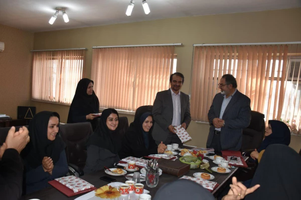 گرامیداشت روز زن و مادر