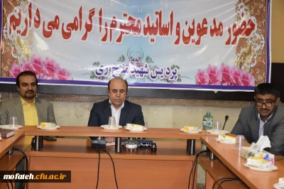 دکتر بلاغی در اولین نشست صمیمی با همکاران و استادان پردیس عنوان کرد:
دانشگاه ها باید علاوه بر آموزش در تربیت دانشجویان نیز کوشا باشند