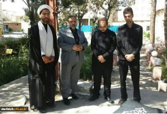 اجتماع جمعی از مسئولان ،اساتید،کارکنان و دانشجو معلمان بر سر مزار شهید گمنام پردیس شهید مفتح  2