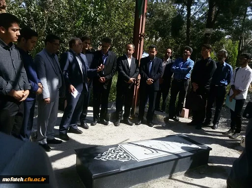 اجتماع جمعی از مسئولان ،اساتید،کارکنان و دانشجو معلمان بر سر مزار شهید گمنام پردیس شهید مفتح  4