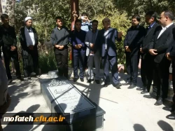 اجتماع جمعی از مسئولان ،اساتید،کارکنان و دانشجو معلمان بر سر مزار شهید گمنام پردیس شهید مفتح 2