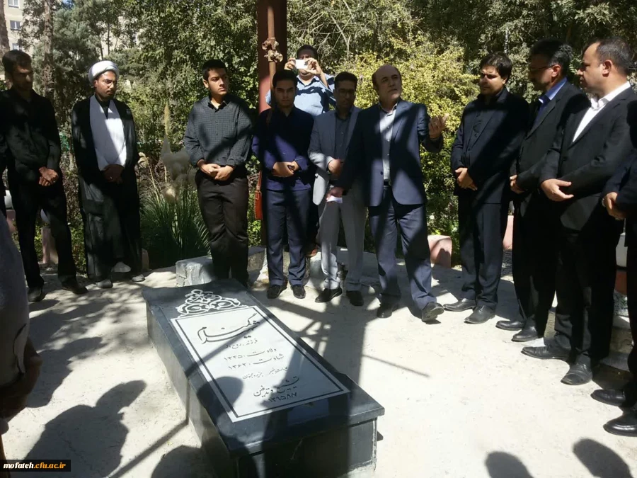 اجتماع جمعی از مسئولان ،اساتید،کارکنان و دانشجو معلمان بر سر مزار شهید گمنام پردیس شهید مفتح 2