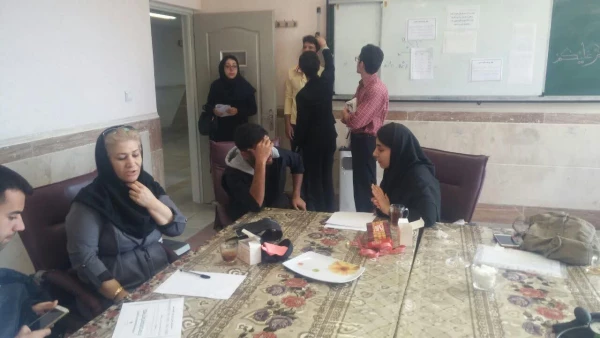 به مناسبت هفته سلامت  دانشجو معلمان ، استادان و همکاران پردیس ویزیت رایگان شدند 4