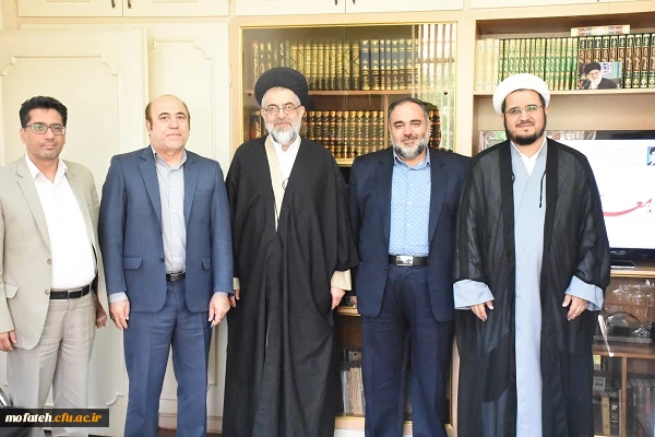 دومین دیدار آقای دکتر بلاغی و تعدادی از همکاران با امام جمعه ری به مناسبت هفته آموزش و مقام معلم 2