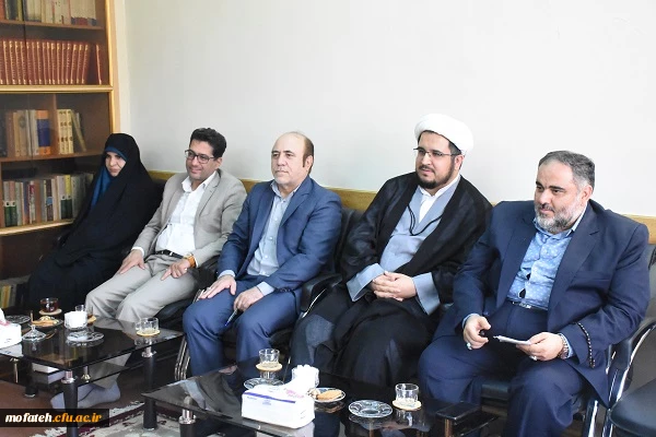 دومین دیدار آقای دکتر بلاغی و تعدادی از همکاران با امام جمعه ری به مناسبت هفته آموزش و مقام معلم 3