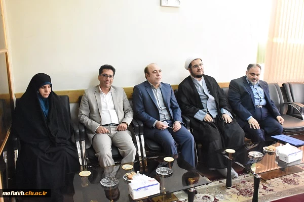 دومین دیدار آقای دکتر بلاغی و تعدادی از همکاران با امام جمعه ری به مناسبت هفته آموزش و مقام معلم 5