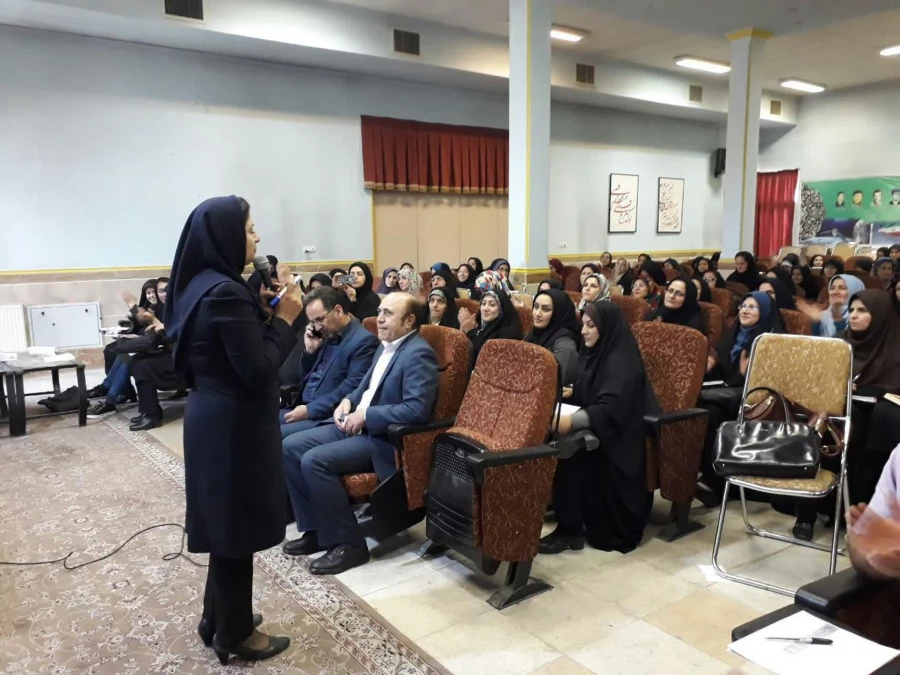 دومین کارگاه آموزش راهبردهای حل مسئله ریاضی همراه با دست ورزی های ساده 3