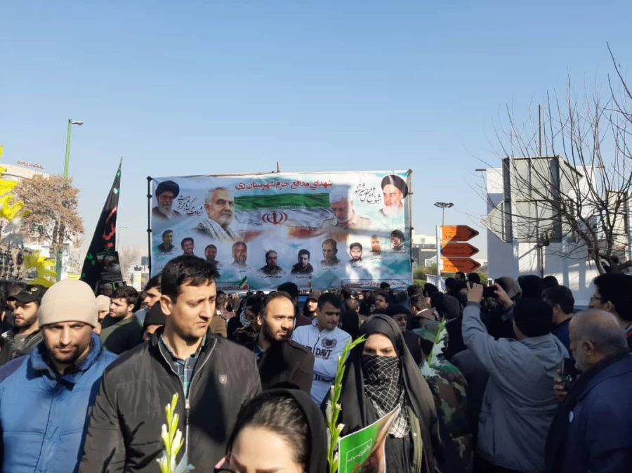 وداع با دو سرباز حاج قاسم با حضور دانشجویان و مسولین پردیس شهید مفتح شهر ری 5