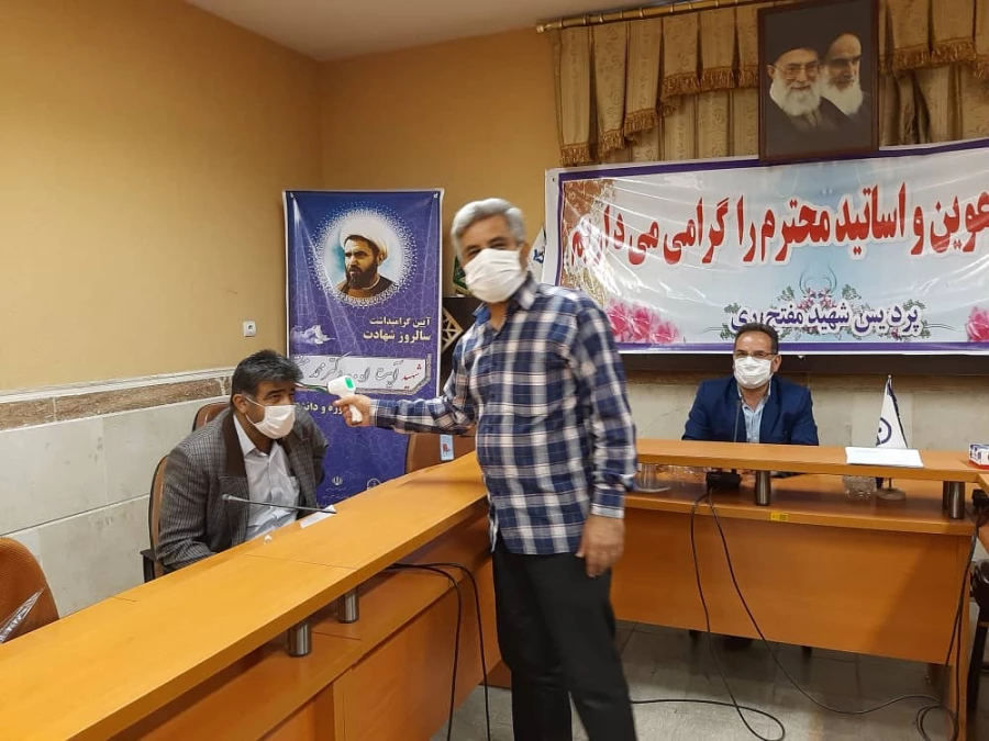 پیوستن استادان، دانشجویان و کارکنان پردیس شهید مفتح شهرری به پویش "من ماسک می زنم" 3