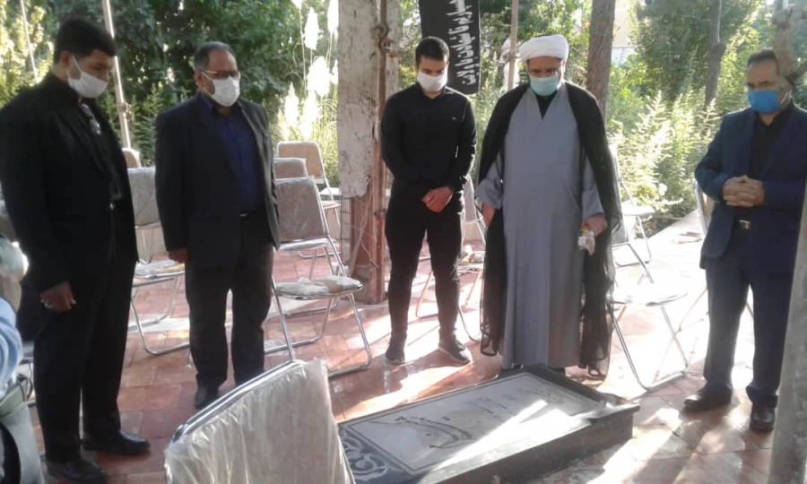 به مناسبت فرا رسیدن ایام سوگواری شهادت سرور و سالار شهیدان، حضرت امام حسین(ع)، برنامه قرائت زیارت عاشورا در جوار مزار شهید گمنام پردیس شهید مفتح شهرری برگزار گردید. 4