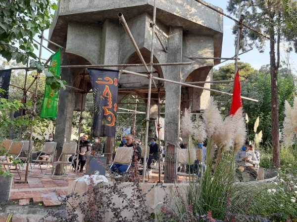 به مناسبت فرا رسیدن ایام سوگواری شهادت سرور و سالار شهیدان، حضرت امام حسین(ع)، برنامه قرائت زیارت عاشورا در جوار مزار شهید گمنام پردیس شهید مفتح شهرری برگزار گردید. 5