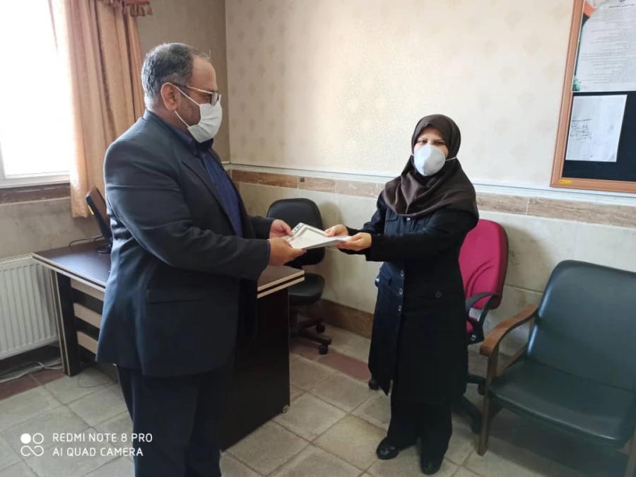 تقدیر و تشکر از تلاش های یک ساله همکاران پردیس شهید مفتح در روز کارمند
 2