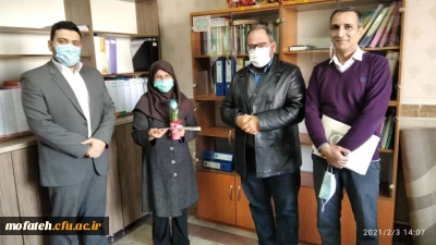 گرامی داشت میلاد مسعود حضرت فاطمه زهرا سلام الله علیها و روز زن؛ همزمان با ولادت با سعادت فرزند برومندش، حضرت امام خمینی(ره) در ایام الله دهه مبارکه فجر انقلاب اسلامی در پردیس شهید مفتح، ۱۵ بهمن ۹۹ با حضور آقای دکتر پاک سرشت در دفتر هر یک از همکاران