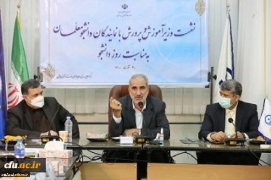 معلم حاکمیتی ترین عنصر تعلیم و تربیت است 2