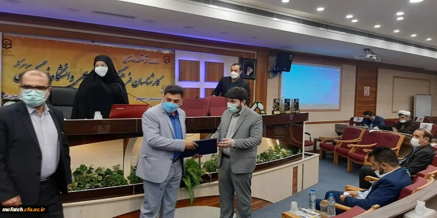 اعطای ابلاغ پویش سه شنبه های مهدوی توسط دکتر محمدی معاونت فرهنگی و اجتماعی سازمان مرکزی به مدت یکسال 2