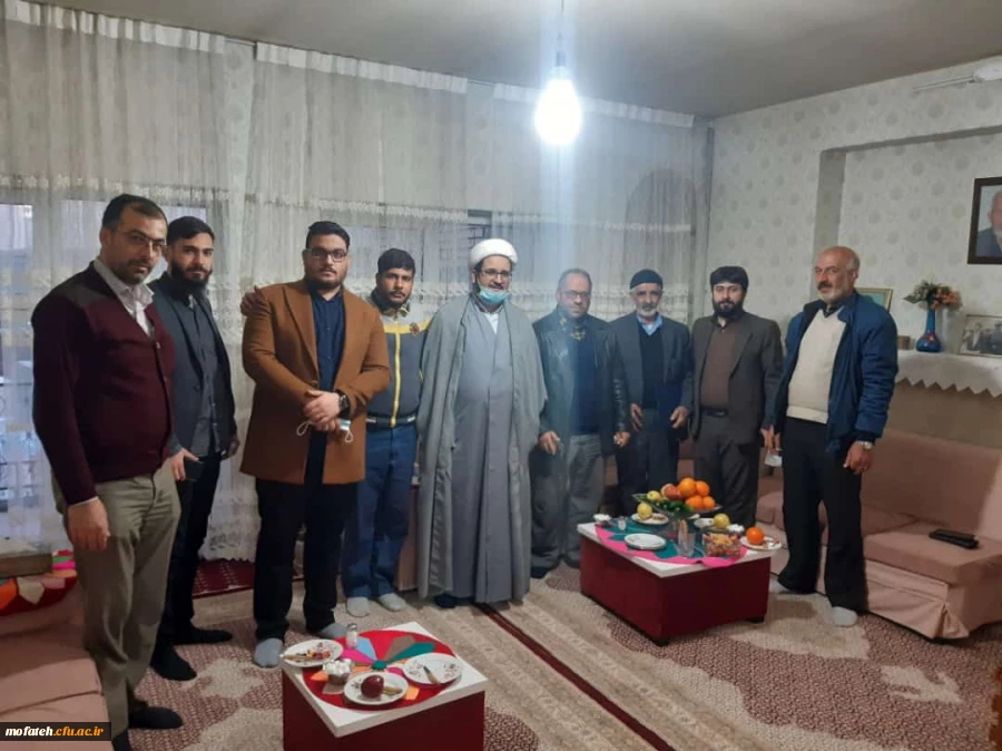دیدار مسئولان از خانواده دانشجو معلم شهید عیسی احیایی  2