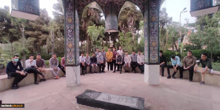 دورهمی دانشجویان در جوار مزار شهید گمنام پردیس شهید مفتح. 2