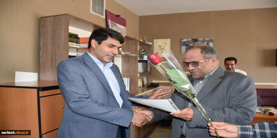 از اساتید معزز پردیس شهید مفتح شهر ری تجلیل به عمل آورد.