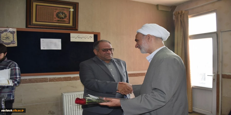 از اساتید معزز پردیس شهید مفتح شهر ری تجلیل به عمل آورد.