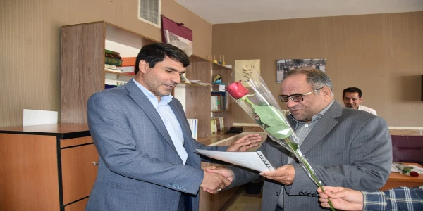 از اساتید معزز پردیس شهید مفتح شهر ری تجلیل به عمل آورد.