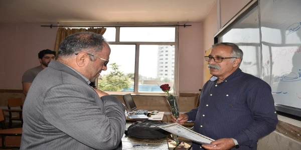 از اساتید معزز پردیس شهید مفتح شهر ری تجلیل به عمل آورد.