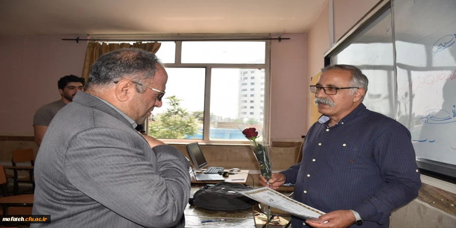 از اساتید معزز پردیس شهید مفتح شهر ری تجلیل به عمل آورد.