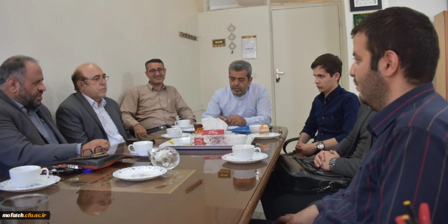 اهدای ابلاغ رسمی اعضای منتخب  شورای صنفی پردیس شهید مفتح با حضور مدیریت محترم پردیس های استان تهران جناب آقای دکتر بلاغی و سرپرست و معاون محترم پردیس آقایان دکتر پاک سرشت و دکتر کلانتر و کارشناس مسئول امور دانشجویی آقای کارخانه 