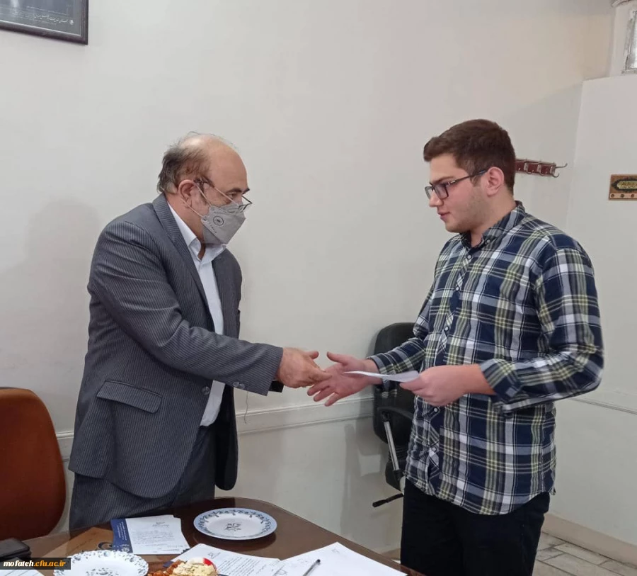 اهدای ابلاغ رسمی اعضای منتخب  شورای صنفی پردیس شهید مفتح با حضور مدیریت محترم پردیس های استان تهران جناب آقای دکتر بلاغی و سرپرست و معاون محترم پردیس آقایان دکتر پاک سرشت و دکتر کلانتر و کارشناس مسئول امور دانشجویی آقای کارخانه . 3
