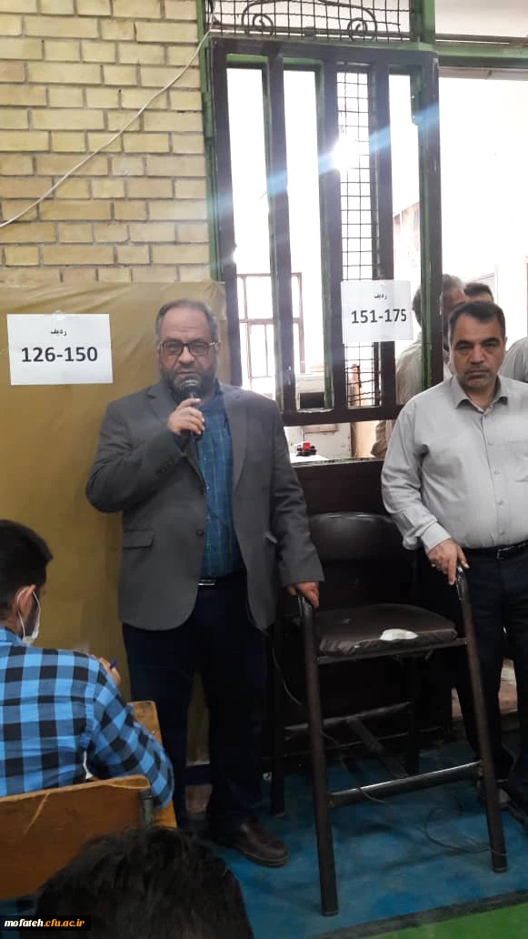 حضور ریاست محترم پردیس جناب آقای دکتر پاک سرشت در سالن برگزاری امتحانات