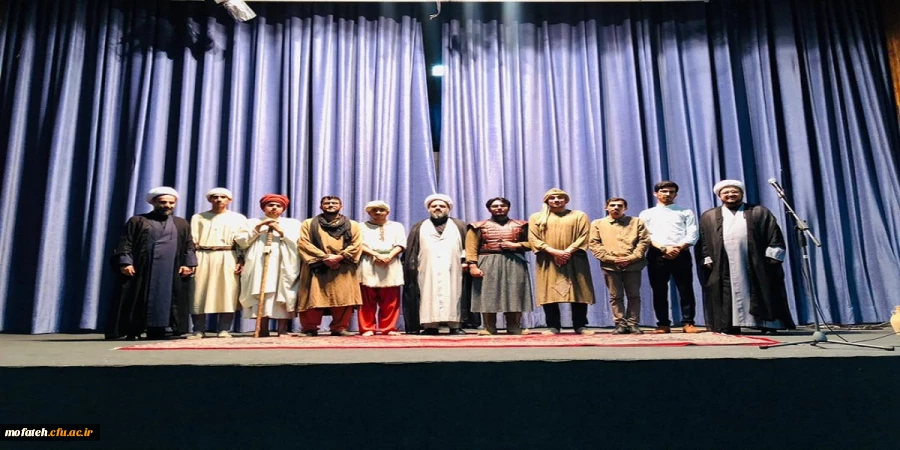 اجرای نمایش غریبه ای در نخلستان در دوره حامیم پردیس شهید باهنر توسط تیم هنری مکین 