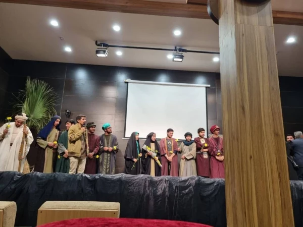 تقدیم مجموعه کتاب ۴ جلدی ام به نام یادمان مکتوب سردار دل ها به دانشجومعلم مرتضی احمد کارگردان تئاتر تیرباران تیر و طلوع ناهید 2