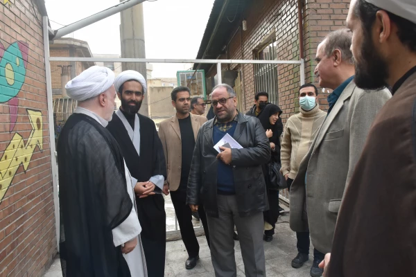 با مدیران، معلمان و کارکنان مجتمع آموزشی میر داماد شهر ری 6