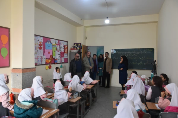 با مدیران، معلمان و کارکنان مجتمع آموزشی میر داماد شهر ری 11